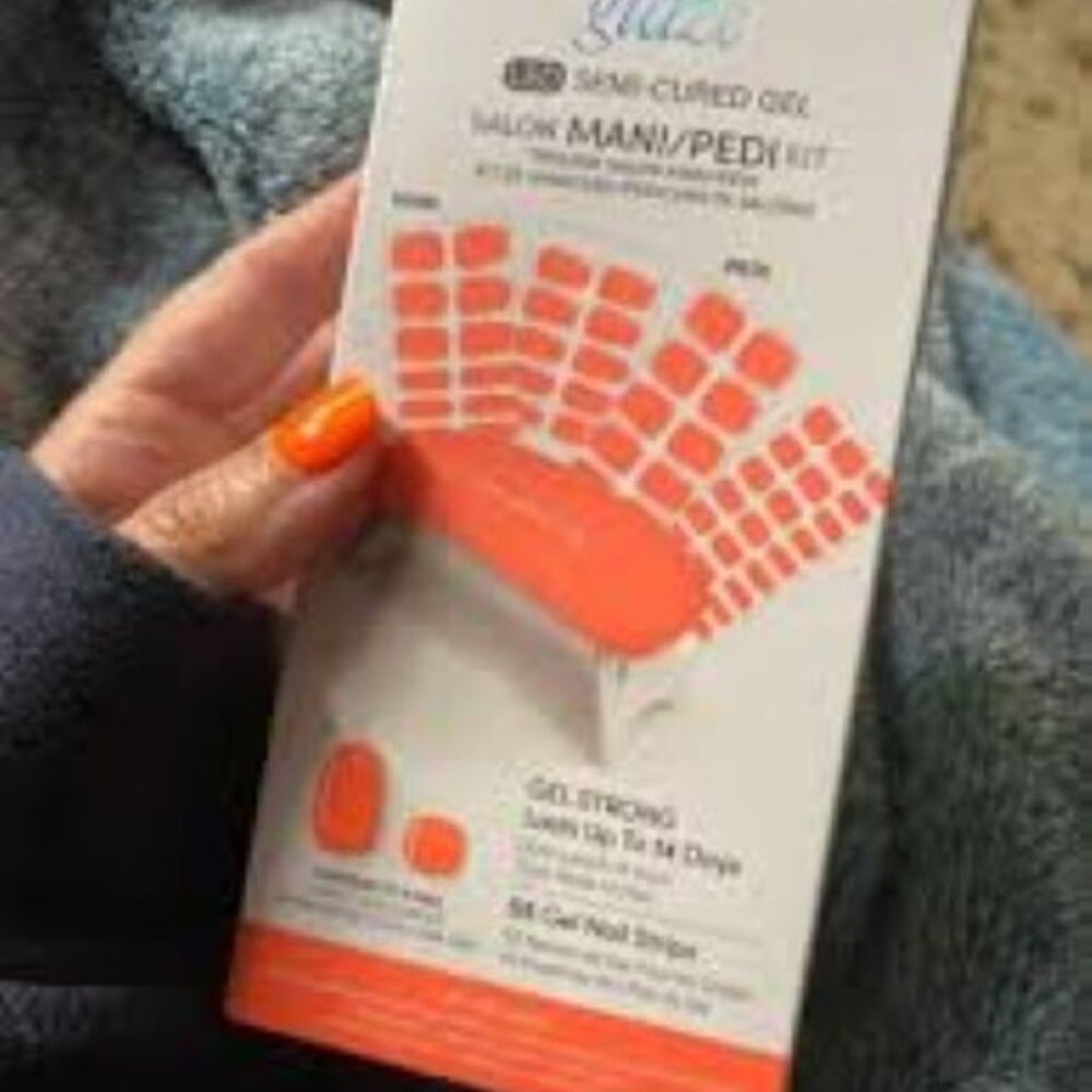 Dashing Diva Glaze Semi-Cured Gel Salon Mani/Pedi Kit w/ LED Lamp - Vitamin C